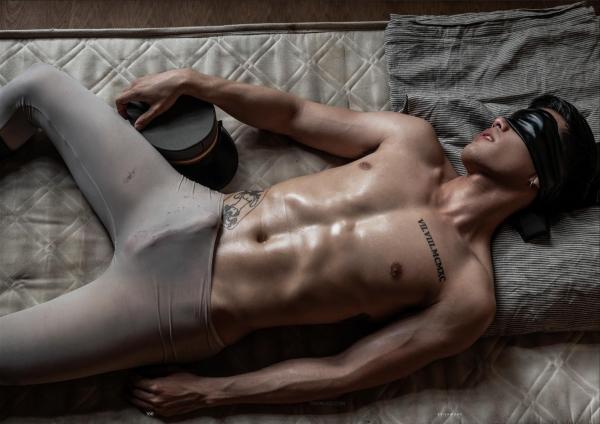 Tight-01--Arm-Akkharat